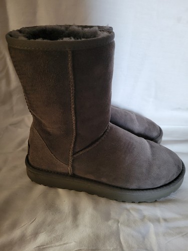 Excellent gray ugg classic - excellent,